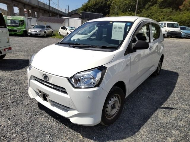 5784 Daihatsu Mira e s LA350S 2018 г. (LUM Kobe Nyusatsu)